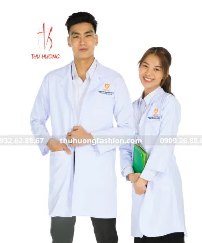 Sản phẩm dong phuc bac si 001 2 400x480 — Đồng Phục Thu Hương - Công Ty TNHH Sản Xuất Thương Mại Thiết Kế May Thêu Thu
Hương — MST 0309440327