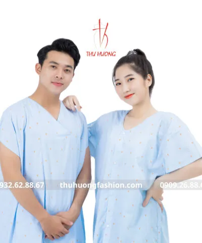 Sản phẩm dong phuc benh nhan 001 2 400x480 — Đồng Phục Thu Hương - Công Ty TNHH Sản Xuất Thương Mại Thiết Kế May Thêu Thu
Hương — MST 0309440327