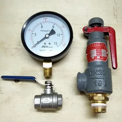 Sản phẩm phụ kiện máy nén khí — Công Ty TNHH Thương Mại Dịch Vụ Kỹ Thuật Hoàng Tuấn Khôi — MST 0309583886