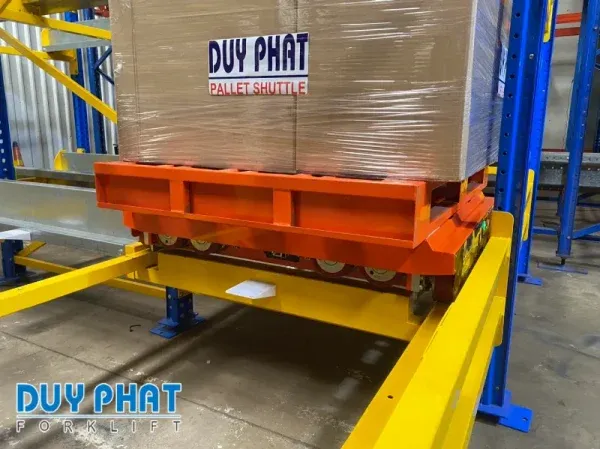 Sản phẩm xhe thong four way pallet shuttle ho tro luu tru hang hoa hieu qua 600x449.webp.pagespeed.ic.xsFIhk8mjC — Xe Nâng Duy Phát - Công Ty TNHH SX TM DV Kỹ Thuật Duy Phát — MST 0309870249