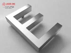 Sản phẩm gia cong chu inox trang xuoc 300x225 — Công Ty TNHH MTV Quảng Cáo Mỹ Thuật Song Phương — MST 0309943271