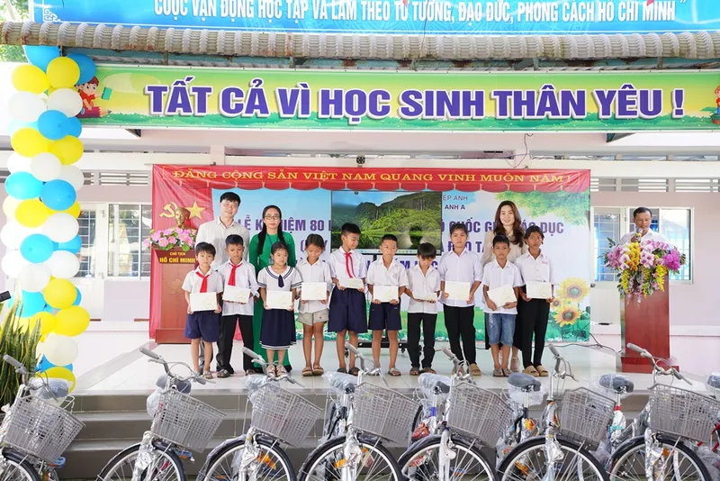 Sản phẩm Trao hoc bong cho cac em ngheo vuot kho — Công Ty TNHH Giấy Lan Vi — MST 0310152676