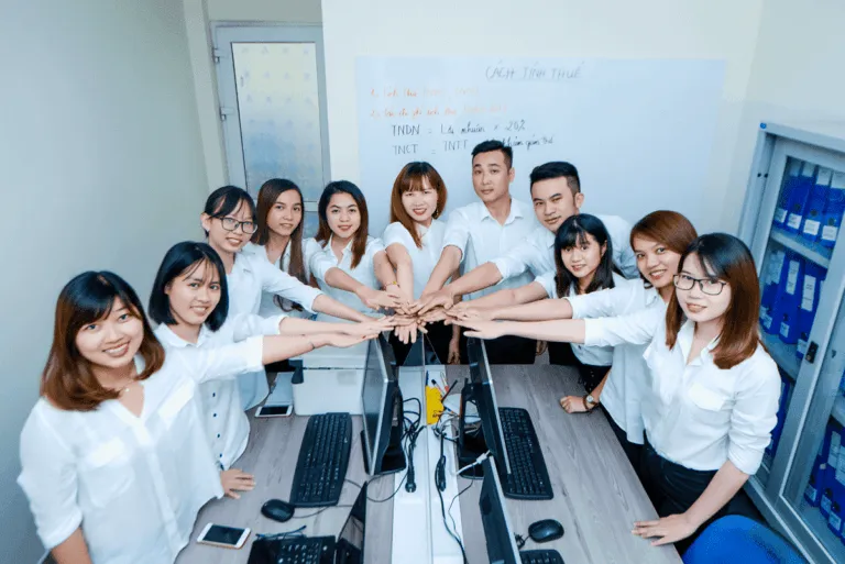 Sản phẩm doi ngu nhan vien luon nhiet tinh va het minh vi cong viec 768x513 — Công Ty TNHH LaSun — MST 0310368636