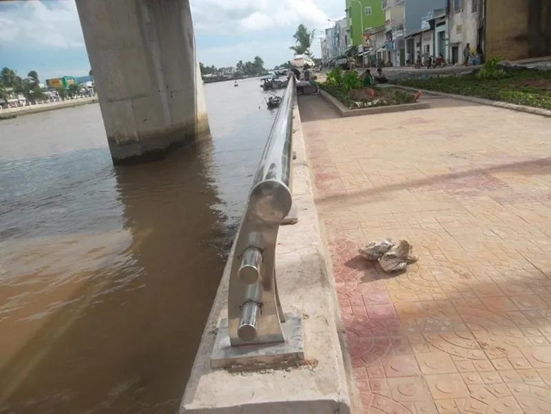 Sản phẩm cokhixaydung_lan can cau inox_10282021_042808 — Công Ty TNHH Sản Xuất Cơ Khí Xây Dựng Trí — MST 0310452616