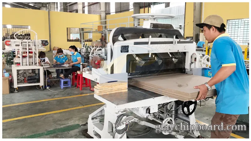 Sản phẩm cat xa chipboard — Giấy Bìa Vina Phát - Công Ty TNHH Sản Xuất Thương Mại Dịch Vụ Vina Phát — MST 0310516605