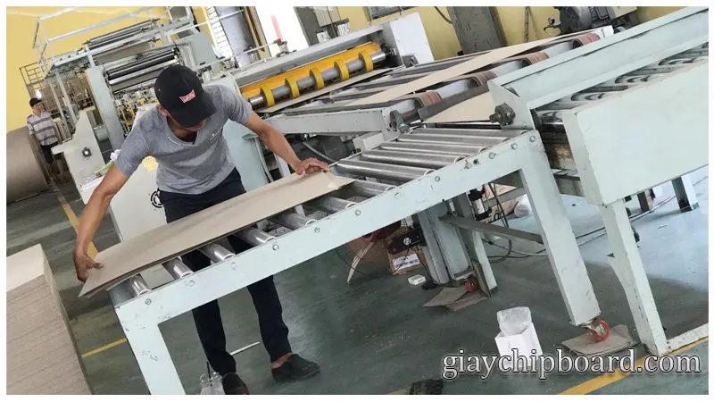 Sản phẩm xuong sx chipboard — Giấy Bìa Vina Phát - Công Ty TNHH Sản Xuất Thương Mại Dịch Vụ Vina Phát — MST 0310516605