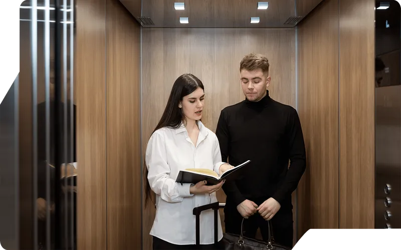 Sản phẩm people in elevator 2 — Thang Máy Việt Đông Hải - Công Ty TNHH Kỹ Thuật Tự Động Việt Đông Hải — MST 0310779844