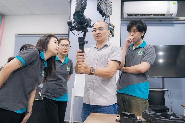 Sản phẩm hoc quan ly san xuat truyen thong — Công Ty Cổ Phần Hướng Nghiệp Á Âu — MST 0310814739