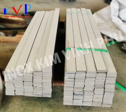 Sản phẩm thanh la inox 304 2 425x378 — Công Ty TNHH Sản Xuất Thương Mại Dịch Vụ Kim Vĩnh Phú — MST 0311147703
