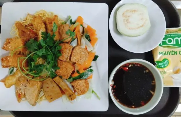 Sản phẩm z7608477694972_5376997f843e38c96546624a85091679 619x400 — Suất Ăn Công Nghiệp Bình Phước - Công Ty TNHH ẩm Thực á Đông — MST 0311289521