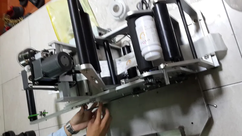 Sản phẩm may dan nhan decal ban tu dong chai tron_b7ae — Công Ty TNHH TM DV Cơ Khí Hà An — MST 0311367949