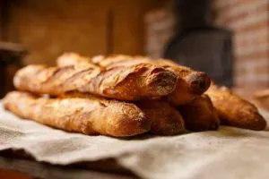 Sản phẩm nhung chiec banh mi gion 600x400 300x200 — Công Ty TNHH Thực Phẩm Phú Thương — MST 0311564714