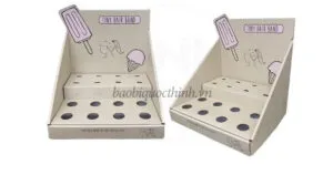 Sản phẩm ke giay carton 2 tang trung bay san pham co be lo 1 300x158 — In Bao Bì Quốc Thịnh - Công Ty TNHH In Quốc Thịnh — MST 0311788062