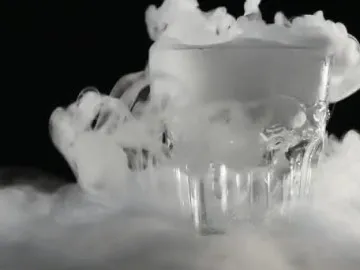 Sản phẩm 10893807_depositphotos_188673130 stock video boiling dry ice in a 3766 — Đá Khô ICETECH - Công Ty CP Đầu Tư Và Phát Triển Công Nghệ Đá Khô — MST 0311883319