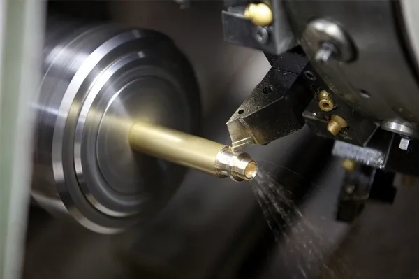 Sản phẩm dau lam mat may cnc 4 — Dầu Nhớt Hoàng Long - Công Ty CP TM DV Quốc Tế Hoàng Long — MST 0311927679