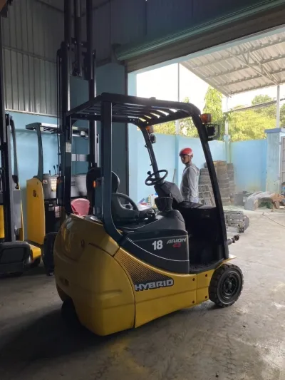 Sản phẩm xe komatsu 15 tan 18 E47YI — Công Ty TNHH Thương Mại Dịch Vụ Kỹ Thuật Công Nghiệp Toàn Phát — MST 0311936225