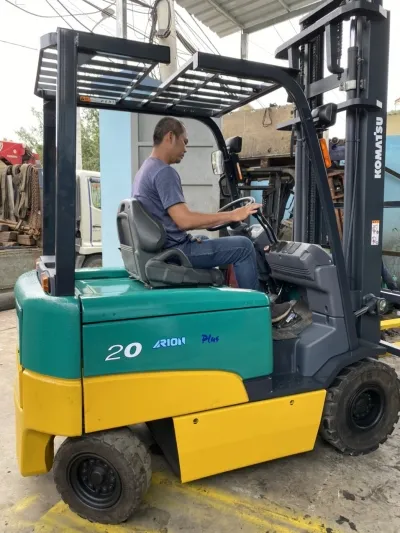 Sản phẩm xe komatsu 15 tan HZKK7 — Công Ty TNHH Thương Mại Dịch Vụ Kỹ Thuật Công Nghiệp Toàn Phát — MST 0311936225