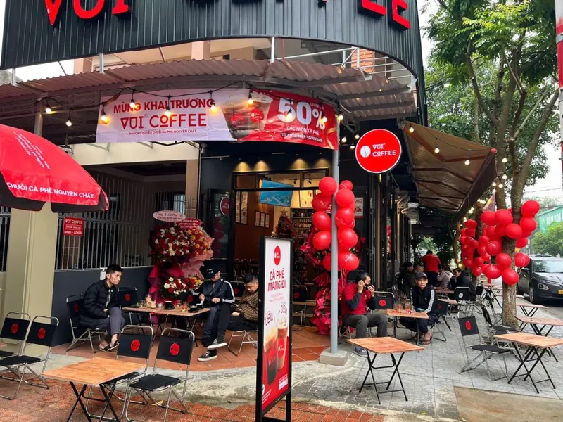Sản phẩm khach dang ngoi uong ca phe tai Vui Coffee o Quang Binh — Công Ty Cổ Phần Cà Phê Vui — MST 0311977084