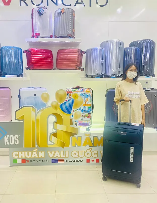 Sản phẩm vali roncato joy size l 28 inch blue4747 — Vali KOS - Công Ty TNHH Thời Trang KOS — MST 0311988978
