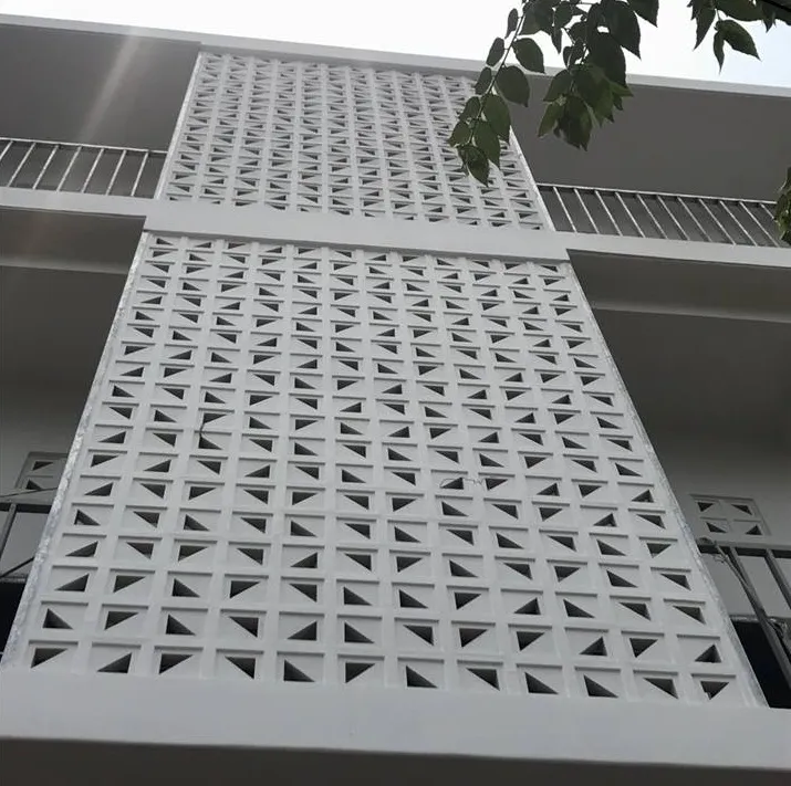 Sản phẩm gachtamgiac — Công Ty TNHH Xây Dựng Dịch Vụ Thương Mại Kim Thịnh — MST 0312075191