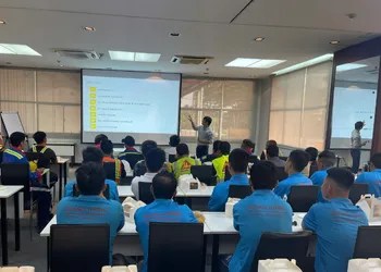Sản phẩm Van Tai Quang Tuong 37 — Vận Tải Quang Tường - Công Ty TNHH Giải Pháp Vận Tải Quang Tường — MST 0312147921