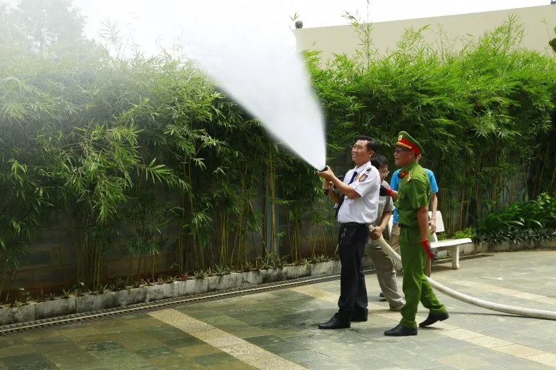 Sản phẩm trach nhiem cua nguoi dung dau co quan trong viec bao duong thiet bi pccc cnch 9176 — Thiết Bị PCCC SAFETECH - Công Ty TNHH Thương Mại Dịch Vụ SAFETECH — MST 0312190356