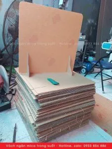 Sản phẩm gia cong vach ngan nhua mica gia re 226x300 — Công Ty TNHH SBGroup Việt Nam — MST 0312407182