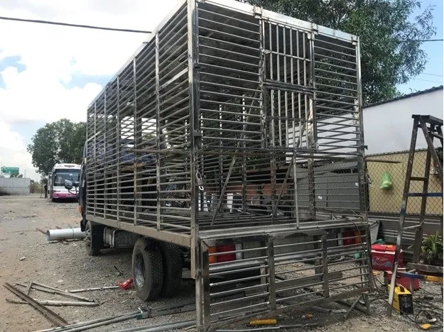 Sản phẩm dong thung xe tai gia re 05 — Công Ty TNHH Sản Xuất Thương Mại Xuất Nhập Khẩu Đông Tây — MST 0312464374