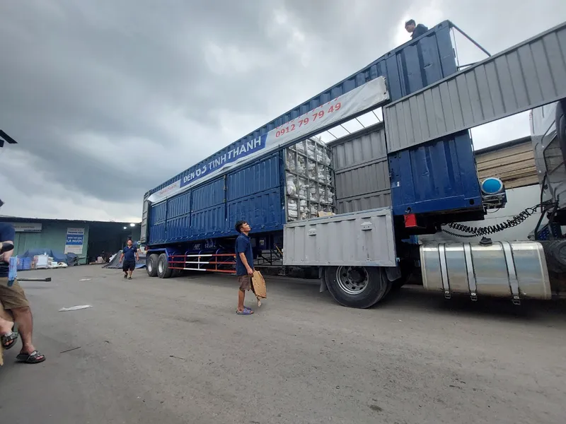 Sản phẩm Hinh anh xe container — Vận Tải Trọng Tấn - Công Ty TNHH Dịch Vụ Vận Tải Trọng Tấn — MST 0312527659