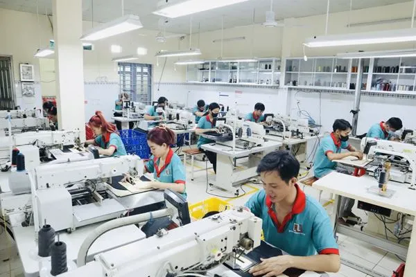 Sản phẩm anh xuong 12 — Balo Hồng Lam - Công Ty TNHH Sản Xuất Thương Mại Dịch Vụ Xuất Nhập Khẩu Hồng Lam — MST 0312542505