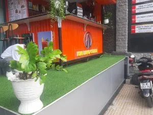 Sản phẩm thảm cỏ nhân tạo quán cafe 300x225 — Công Ty TNHH Thể Thao Phú An Phát — MST 0312673949