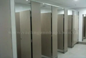 Sản phẩm 1714381858_Vach ngan ve sinh Thi cong vach ngan ve 300x202 — Công Ty TNHH Nội Thất Vách Ngăn Thiên Gia Phú — MST 0312854261