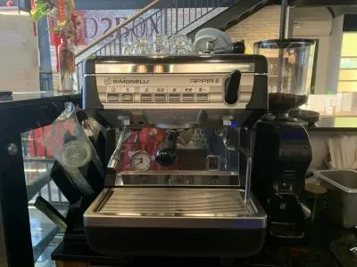 Sản phẩm thumb_1625472019_may cafe simonelli 1 voi — Công Ty TNHH Sản Xuất Thương Mại Dịch Vụ Vạn Thành Hưng — MST 0312881586