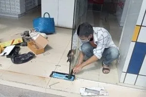 Sản phẩm sua cua cuon tphcm 1 300x200 — Công Ty Trách Nhiệm Hữu Hạn Nhôm Kính Nam Việt Tiến — MST 0312934453