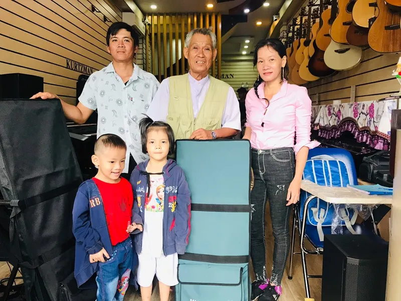 Sản phẩm 75501037_2586814484734458_4864916392551383040_n_1604453226 — Công Ty TNHH Âm Thanh Nhạc Cụ Minh Phụng — MST 0313062004