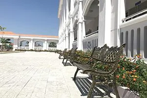 Sản phẩm Ghe gang duc co dien – Sang trong tu chat lieu den thiet ke bia 300x200 — Đúc Gang Thép Miền Nam - Công Ty TNHH Đúc Gang Thép Miền Nam — MST 0313074842