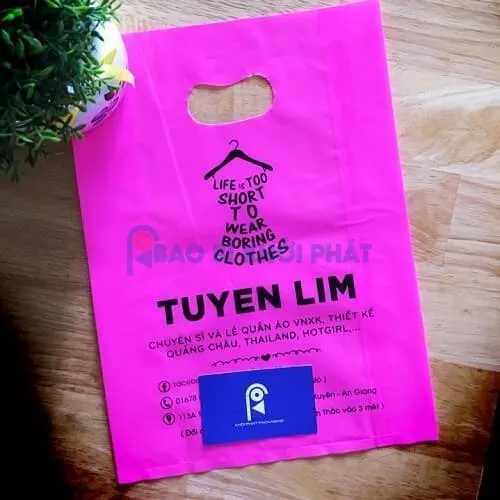 Sản phẩm tui nilon dung quan ao mau hong — Bao Bì Khởi Phát - Công Ty TNHH Sản Xuất In ấn Bao Bì Khởi Phát — MST 0313094302
