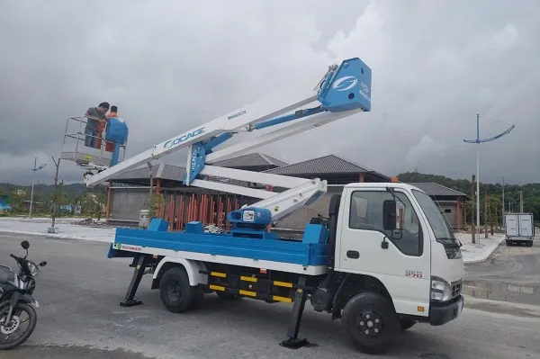 Sản phẩm xe nang nguoi isuzu – socage chieu cao lam viec 6m 24m — Công Ty Cổ Phần Samco Vina — MST 0313121108