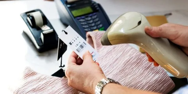 Sản phẩm paying a product bought picture id860440054 72dpi 600x300 — Công Ty TNHH Immago (VietNam) (NT) — MST 0313205686