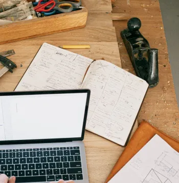 Sản phẩm young female construction specialist engineer revi 8dfxz4a 9495 — Chi Nhánh Công Ty TNHH Xe Nâng VINABOSS — MST 0313496097