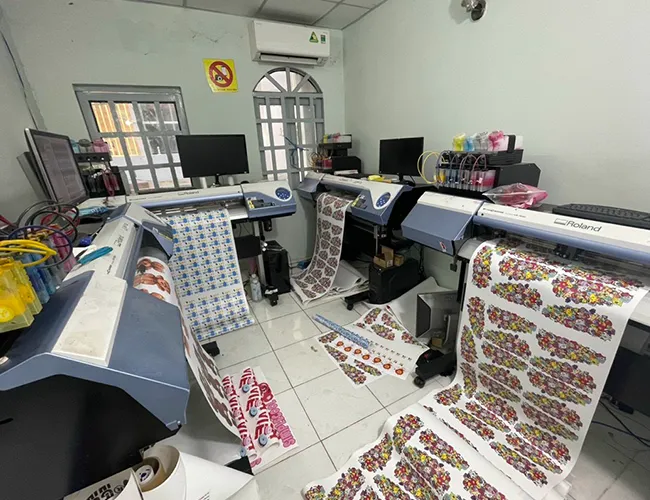 Sản phẩm in decal chuyen nhiet 31 — Công Ty TNHH In ấn May Mặc Thời Trang Hùng Thiên — MST 0313540772