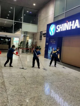 Sản phẩm ve sinh toa nha — Công Ty Cổ Phần Thương Mại Và Dịch Vụ Clean 24h — MST 0313595362