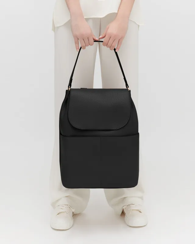 Sản phẩm PDP_900x1350_SP22_LargeLeatherBackpack_Black_19650 — Đồ Da Hoàng Nhật - Công Ty TNHH Sản Xuất Đầu Tư May Da Hoàng Nhật — MST 0313619214
