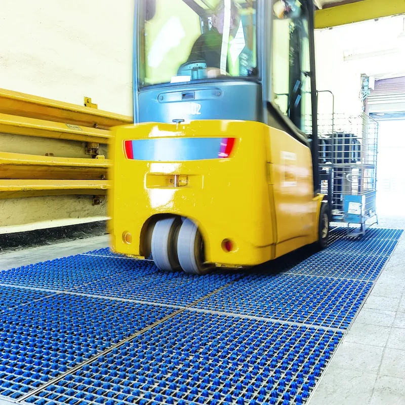Sản phẩm Tires and soles cleaning — Công ty TNHH Thương mại dịch vụ Quốc Tế M&T — MST 0313634290