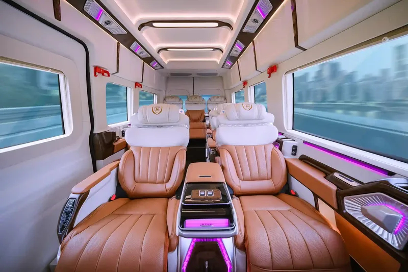 Sản phẩm ford transit limousine dcar hang thuong gia 2026 2 — DCar Limousine - Công Ty Cổ Phần Ô Tô GMG — MST 0313637083