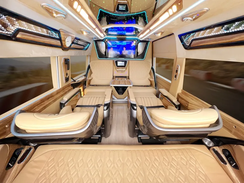 Sản phẩm dcar president ford transit 19 — DCar Limousine - Công Ty Cổ Phần Ô Tô GMG — MST 0313637083