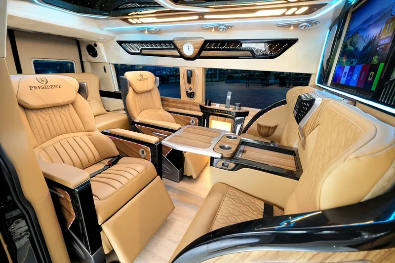 Sản phẩm dcar president ford transit 23 — DCar Limousine - Công Ty Cổ Phần Ô Tô GMG — MST 0313637083