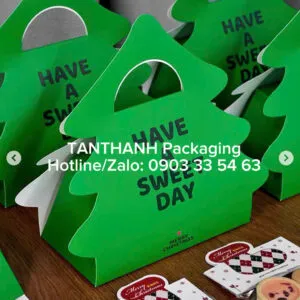 Sản phẩm Hop giay cay thong noel 1 300x300 — Công Ty TNHH In ấn Bao Bì Giấy Tấn Thành — MST 0313659175
