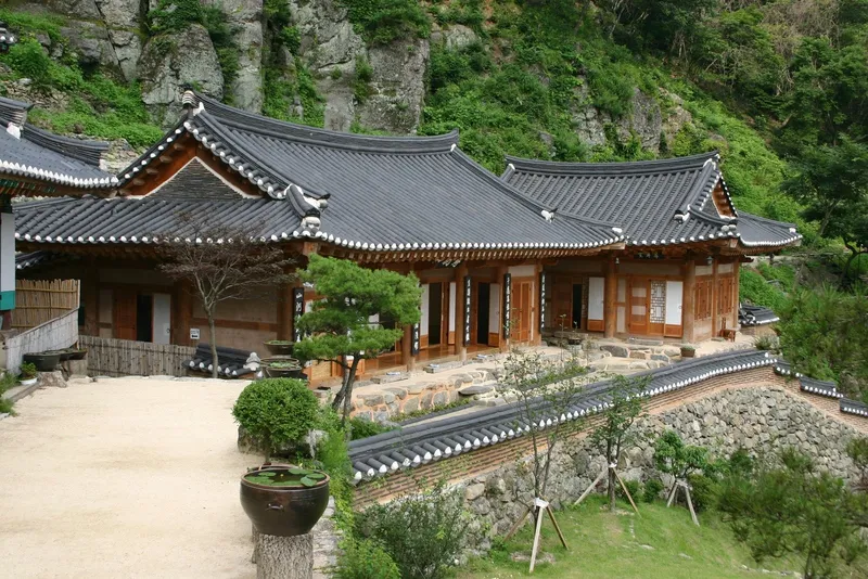 Sản phẩm kien truc mai nha truyen thong hanok o han quoc 1745123746178 — Bambu - Công Ty TNHH Bambu — MST 0313677329
