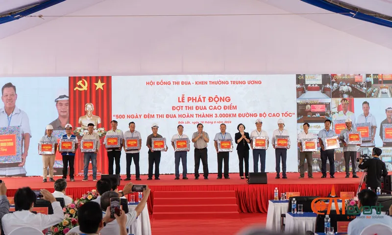 Sản phẩm DLfw 17 — CAT EVENT - Công Ty TNHH Đại Cát Bình Minh — MST 0313684421